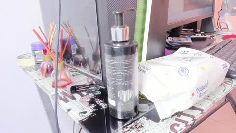 queen_yully online show from December 8, 6:17 pm