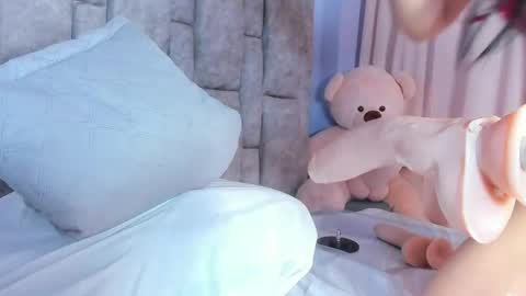 queen_yully online show from April 16, 9:39 pm