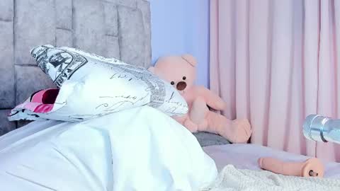 Snapshot of queen_yully chatting on July 15, 6:24 pm queen_yully online show from July 15, 6:24 pm