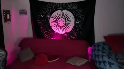 Snapshot of queen_zafiro88 chatting on March 1, 3:32 am Zafiro ILL BROADCAST UNTIL DECEMBER Onlyfans online show from March 1, 3:32 am