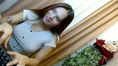 Snapshot of queena10 chatting on July 2, 10:38 pm CALL ME YOUR QUEEN AIVY1 online show from July 2, 10:38 pm