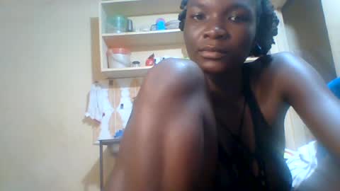 Snapshot of queenate581501024 chatting on July 15, 12:27 am queenate581501024 online show from July 15, 12:27 am