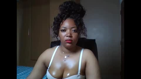 Snapshot of queenbebony2 chatting on May 4, 5:25 am Queenbebony2 online show from May 4, 5:25 am