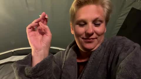 Snapshot of queenbeeangel chatting on March 26, 8:36 pm Angel online show from March 26, 8:36 pm