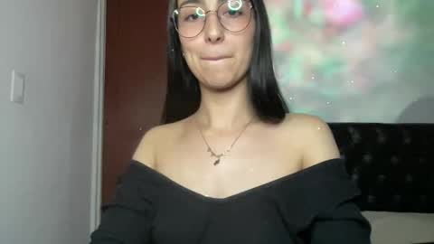 Snapshot of queenbyte_18 chatting on May 1, 3:33 am queenbyte_18 online show from May 1, 3:33 am