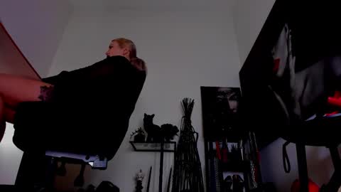 Misscatsnow online show from February 26, 8:02 am