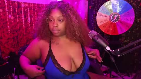 Snapshot of queencroze chatting on June 5, 2:01 pm Queen Cherise Roze online show from June 5, 2:01 pm