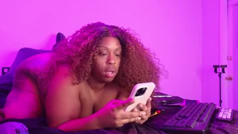 Snapshot of queencroze chatting on July 1, 3:41 am Queen Cherise Roze online show from July 1, 3:41 am