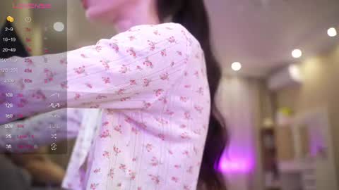 Nelly  INSTA  queenelia  online show from June 30, 2:29 pm