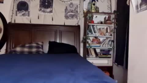 Snapshot of queenfantasee chatting on December 6, 7:32 am Queen Fantasee online show from December 6, 7:32 am