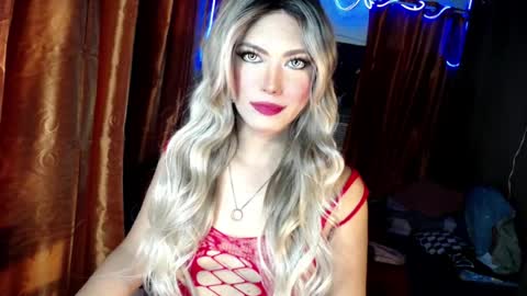 Snapshot of queenfcker1st chatting on July 10, 9:34 am Be my property Sabrina online show from July 10, 9:34 am