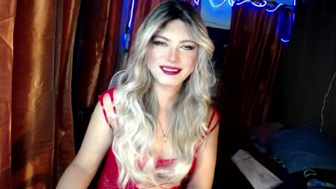 Snapshot of queenfcker1st chatting on July 11, 8:17 am Be my property Sabrina online show from July 11, 8:17 am