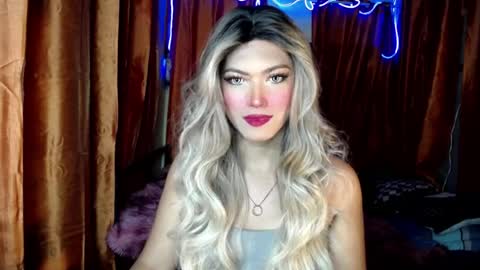 Snapshot of queenfcker1st chatting on August 1, 9:52 am Be my property Sabrina online show from August 1, 9:52 am