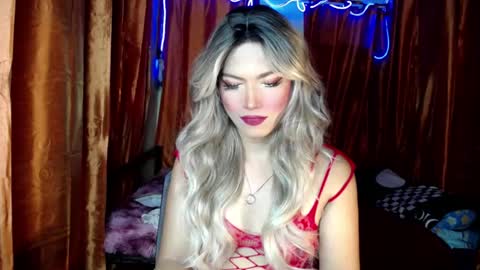 Snapshot of queenfcker1st chatting on August 2, 5:39 am Be my property Sabrina online show from August 2, 5:39 am