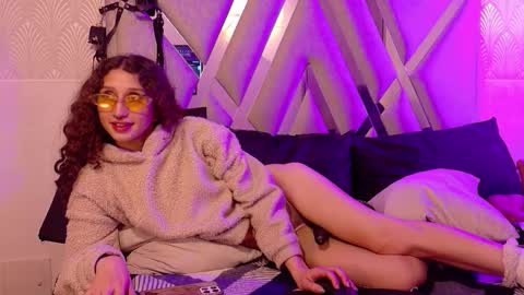 QUEENJEENN online show from January 6, 10:19 am