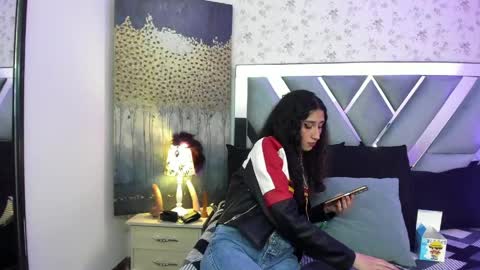 QUEENJEENN online show from May 7, 3:45 am