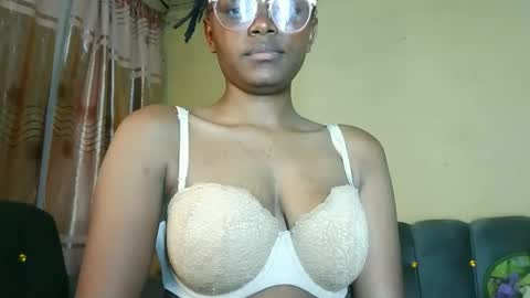 Snapshot of queenmerliz331240 chatting on October 13, 9:26 pm queenmerliz331240 online show from October 13, 9:26 pm