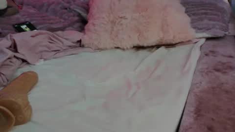 queennih online show from May 21, 9:05 am