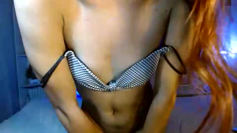 queennira online show from May 7, 3:45 am
