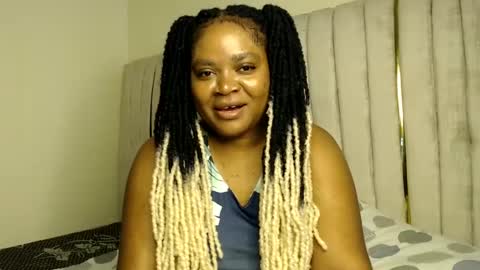 Snapshot of queenofsouls chatting on December 12, 8:03 am . online show from December 12, 8:03 am