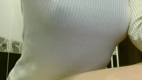 queenoftenderness online show from March 11, 6:58 pm