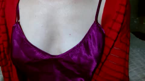 Snapshot of queenoftenderness chatting on July 11, 4:32 pm queenoftenderness online show from July 11, 4:32 pm