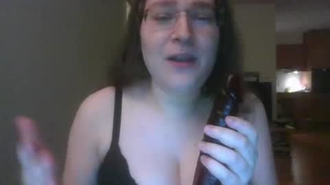 Snapshot of queenofthenights chatting on June 6, 10:14 pm queenofthenights online show from June 6, 10:14 pm