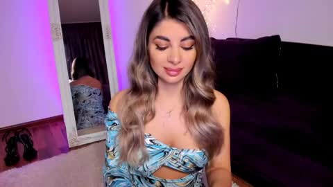 Snapshot of queenofyouredreams chatting on April 18, 10:10 pm Queennofyuredreams online show from April 18, 10:10 pm