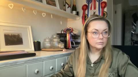 Snapshot of queenp333 chatting on February 3, 8:52 am PrincessP333 online show from February 3, 8:52 am