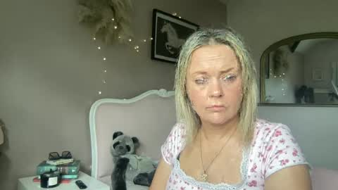 Snapshot of queenp333 chatting on July 1, 8:49 am PrincessP333 online show from July 1, 8:49 am