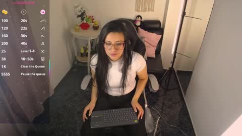 queenrose94 online show from April 16, 3:13 pm