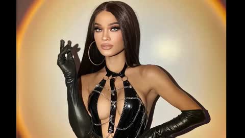 Snapshot of queenvalentinats chatting on December 28, 11:52 am ValentinaMoone online show from December 28, 11:52 am