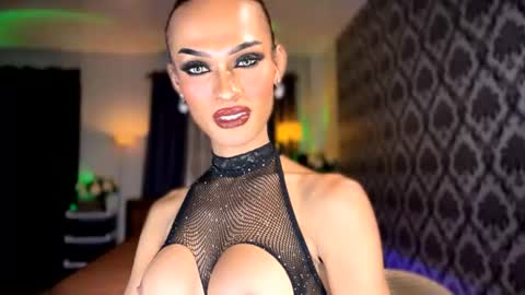 Snapshot of queenvalentinats chatting on July 4, 8:31 am ValentinaMoone online show from July 4, 8:31 am