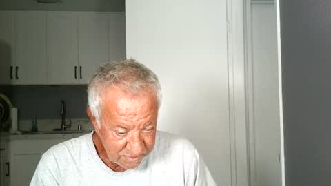 Snapshot of quest_one chatting on June 24, 4:00 am Jim online show from June 24, 4:00 am