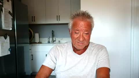 Snapshot of quest_one chatting on July 5, 2:18 am Jim online show from July 5, 2:18 am