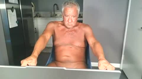 Snapshot of quest_one chatting on July 24, 2:42 am Jim online show from July 24, 2:42 am