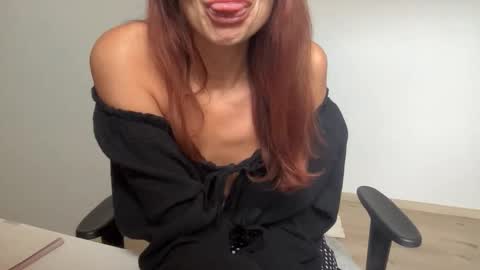 Quinnyelena online show from October 29, 11:23 am