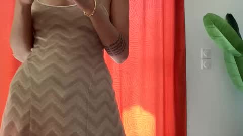 Quinnyelena online show from May 7, 10:31 am