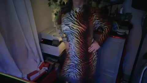 Snapshot of qweenviva chatting on January 29, 1:27 am ViVaLuvLicious online show from January 29, 1:27 am