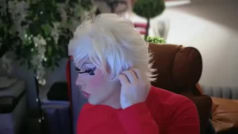 Snapshot of qweenviva chatting on January 7, 2:14 am ViVaLuvLicious online show from January 7, 2:14 am