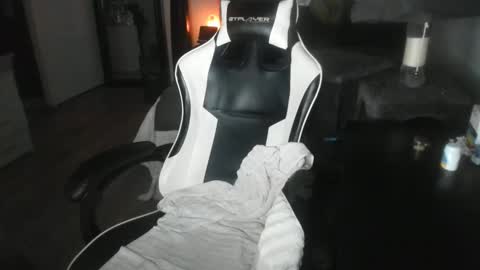 qwert4206 online show from February 21, 11:55 am