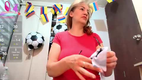 Snapshot of rachel_robertss chatting on June 21, 6:49 am Rachel online show from June 21, 6:49 am