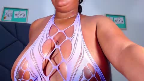 Snapshot of rachelbrown_ chatting on December 28, 1:18 am MALIKA Z online show from December 28, 1:18 am