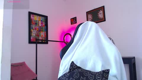 Snapshot of rachell_420 chatting on May 8, 2:33 pm rachell_420 online show from May 8, 2:33 pm