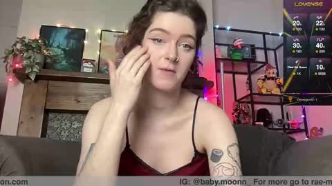 Snapshot of rae_moon chatting on February 26, 8:19 pm Rae online show from February 26, 8:19 pm