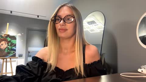 Mila online show from February 3, 2:33 pm