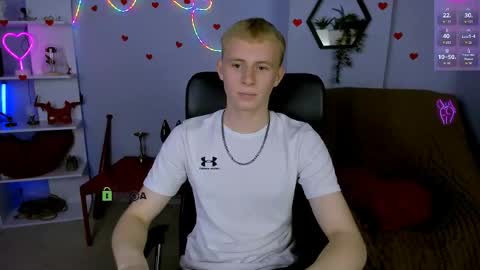 Snapshot of rafael_bien chatting on May 4, 12:23 pm rafael online show from May 4, 12:23 pm