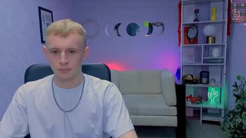 Snapshot of rafael_bien chatting on June 1, 7:04 pm rafael online show from June 1, 7:04 pm