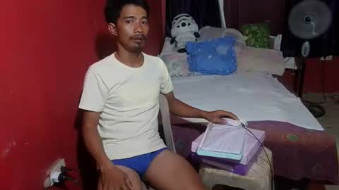 Snapshot of raffyhardcock4u chatting on May 4, 1:18 pm Raffyhardcock4u online show from May 4, 1:18 pm