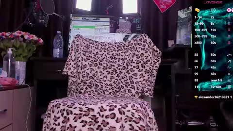 Laura online show from October 27, 3:43 am